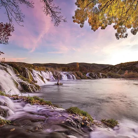 Gorgeous In Nyaraló *